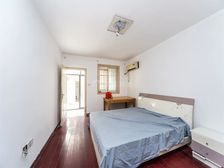 紧邻轻轨 三香新村 一楼带两朝南大院子 光线无遮挡 位置好