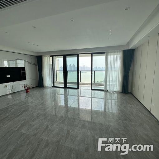  ɽķ��Ա�� ��װһ�߽����ķ����� ����յ� ������ʱ������ 