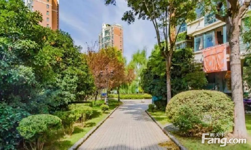 业主诚售长阳花园居家装修中间楼层南通北透有车位配