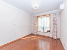 电梯+05年商品房+南北通透+无/税+轨交近+空关看房方便!