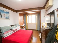 坐拥浦东三林优越位置,环境优雅宁静,户型设计多样且实用性强