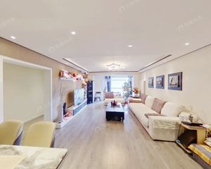 2005年,全南向,三居,满五年一套,全新装修,急售,2车位