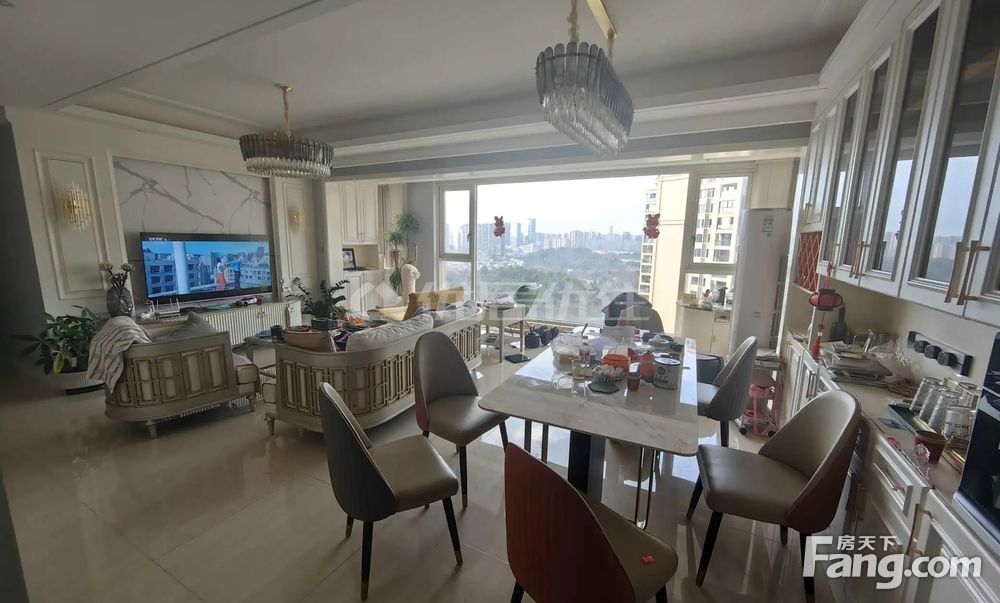 远大美域三期看观山湖公园房开精装三房定制家具产权满两年