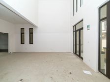 新出御河湾别墅纯毛坯 大院子 急卖 随时看房