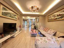 黄金白地段 交通方便 户型方正采光好