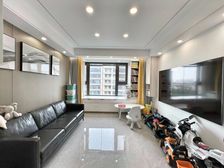 玫瑰公馆三房,电梯高层,装修新。拎包入住