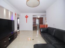 动迁房,小区中间位置,小区环境优美,安静