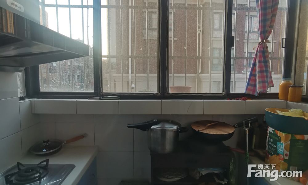 福盛花园3室1厅精装修