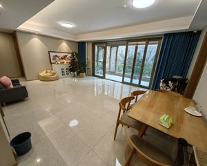 星湖湾4室2厅2卫南北朝向310.0万元/套出售