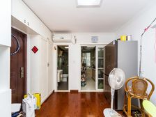 看房找小吴主做振华直属十梓街两房朝南一楼带30平院子近地铁口