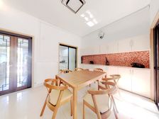 纯别墅区 一到三楼 带汽车库 朝南大院子 阳光露台