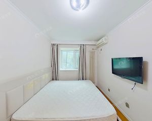 北苑 花园社区 板楼南北通透三居 满五年 看房方便 诚心出售