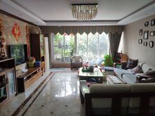 户型方正环境优雅出行方便