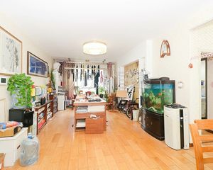 (社区店!房源全!钥匙多)双卫!邻社区中心公园!出小区即车站