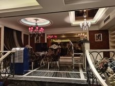 汽博 3联排端户 带大花园 精装400万 停5台车 急售