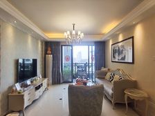 观音桥商圈 精装大四房 带超大入户花园 可拎包入住 推荐!