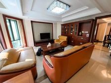 真图 下叠加边套 临自然湖 南面无遮挡 三面花园