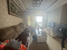 楼下就是商圈 业主急卖 临轻轨