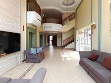 业主自住保持很好的独栋别墅。端头位置,花园面积400平米