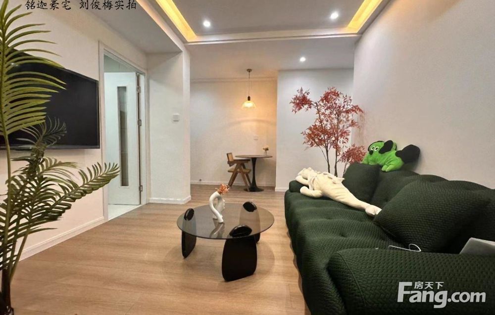 我是租客，顶楼11楼1房，自己住的房子转租，小区停车方便