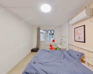 向军北里 三居带电梯 户型方正 靠近地铁 带拐角大阳台