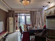 渝中区 康德糖果盒 三房 130万