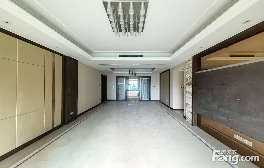 江北嘴 看江大平层 四房加书房 业主急售440万