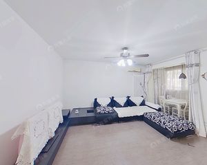 【必卖】 一层看花园 封闭小区 管理好 可做三室