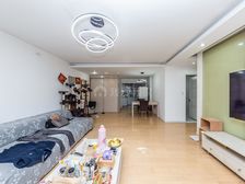 春江花月 位置安静,三房朝南看江景,楼层高,装修清爽。