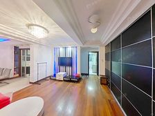 顾唐路800米,精致三房,看房方便,精装修,中间楼层