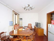 总价很低的马赛克两房,钢筋混凝土结构,停车方便,楼间距宽