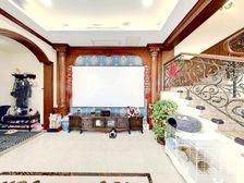 米兰别墅 豪装4室别墅 靠河边 带160平大院 随时看