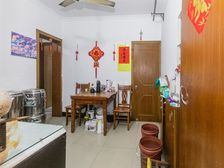 华丰新村 两房朝南 中间楼层 小区中间位置