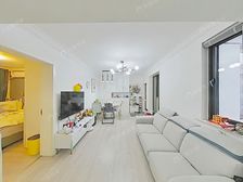 中间位置,精致三房可拎包入住,看房方便诚意出售