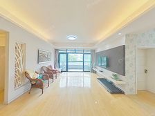 新上好房!电梯大平层四房,四房两厅两卫,客厅非常大,带车位