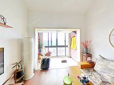 两房带复式.40平大露台近360旁近地.铁18号线万.达站