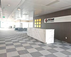 真实图片怡心湖旁 精装带家具整层 低公摊 视野好 快速下产权