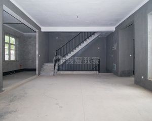 富春玫瑰园 法式高端排屋别墅 上下3层 带私家花园
