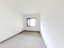 全新毛坯未入住,业主诚心出售,看房可随时。