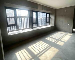 雅戈尔江上4室2厅2卫南朝向320.0万元/套出售