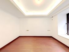 新上好房,中低楼层 口三房两卫精装修 诚心出售