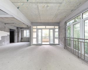康城陽光全新独栋别墅,位置很好:面泳池,纯毛坯可自由装修