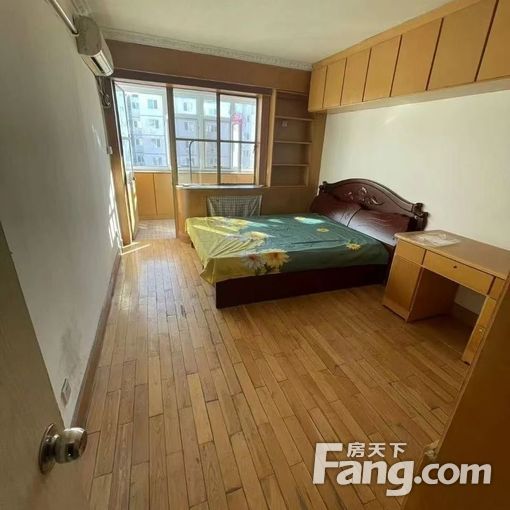  �ϵ���·8��Ժ 3��1��1�� 80ƽ��װ�� 8000Ԫ/�� 