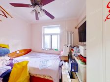 新中西里 满五年 全明格局 客厅有窗户