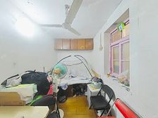 店长主推!本小区仅一套1楼双天井送30平院子,看房方便!