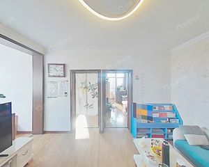 行宫园三里,三面采光,通透三居室,精装修,随时可看房