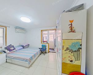 17号线地铁· 左家庄南里 ·带车位,低楼层两居室