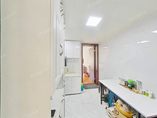 新上笋盘!中间楼层,东边套!厨卫全明精装修!