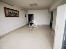 江滨大厦 4房180万