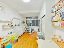 层高三米三,面宽三米八,业主诚心出售,看房方便。